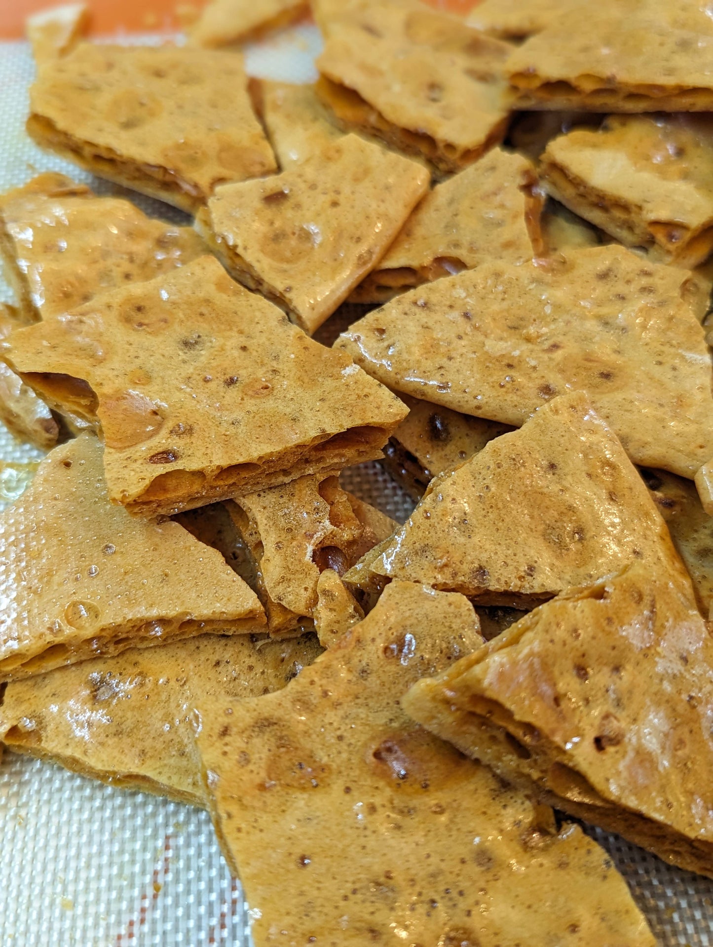 Handcrafted Honeycomb | Plain, Hot Honey, or Chocolate Dipped | 3oz & 6oz