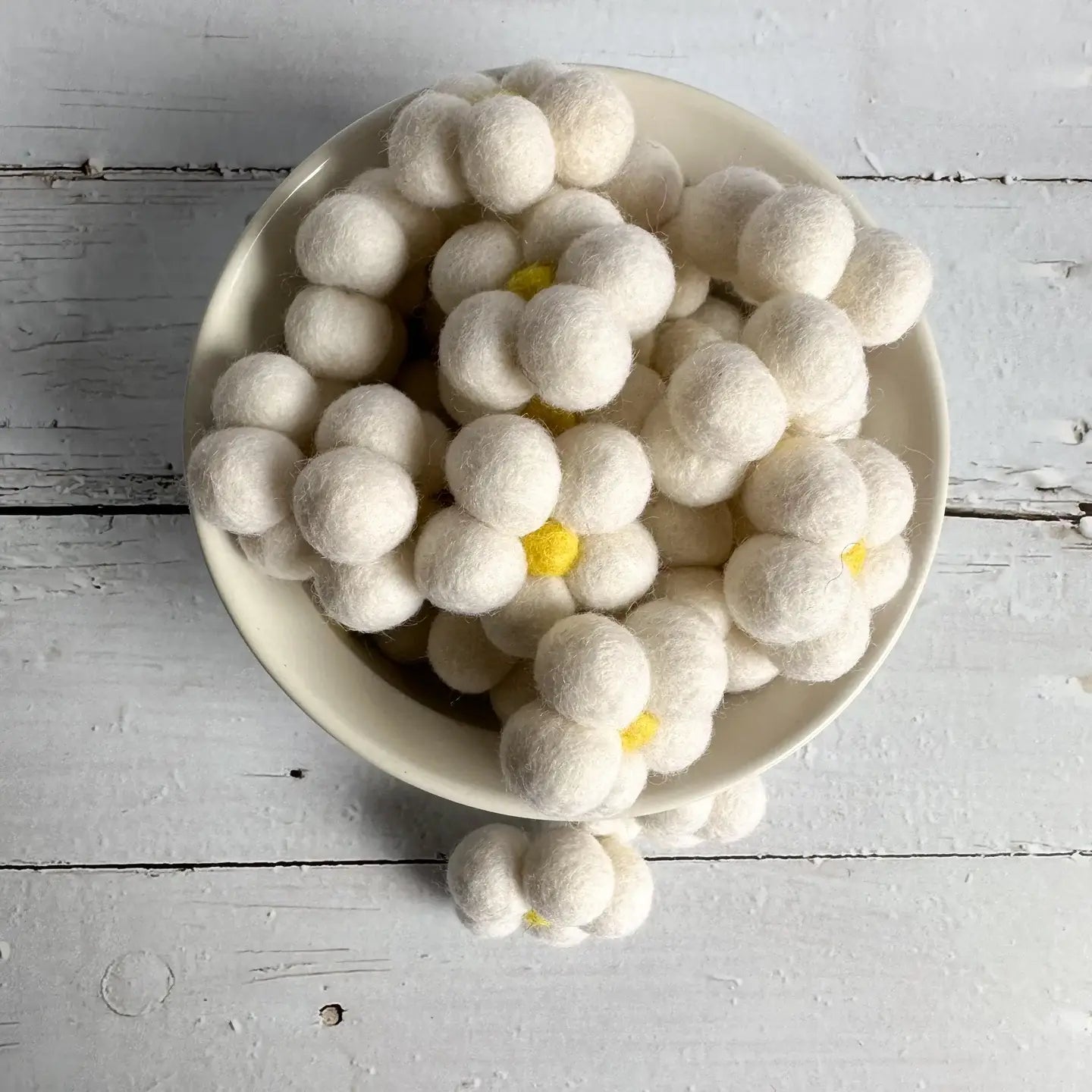 Felt Ball Daisy Flower