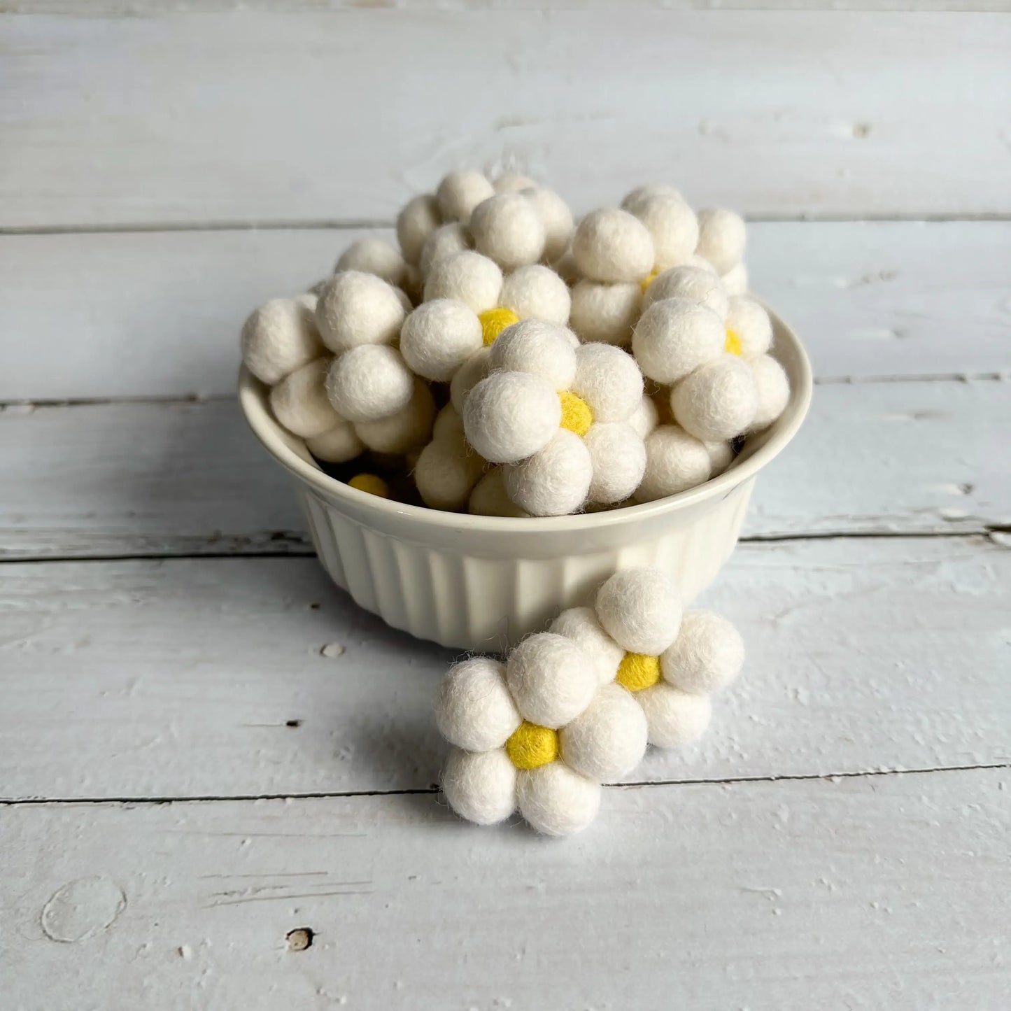 Felt Ball Daisy Flower