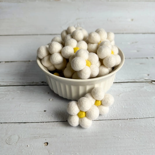 Felt Ball Daisy Flower